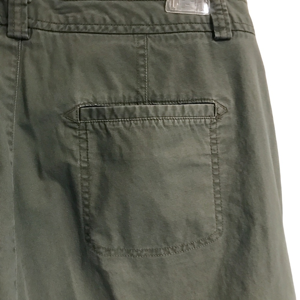 Dockers for Women Favorite Fit Cropped Cargo Pants Green - Picture 9 of 11
